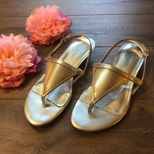 SALE☀️Nine West  SILVER Low Wood Heel Thong Sandal